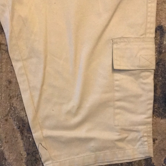 🎉NWT Khaki ButtonFrontCargo Capri Pants 16W - Picture 5 of 8